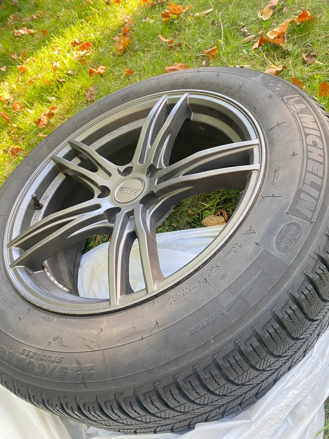 Michelin 225/60R18 Tire with Envy Wheel image indicator(5)