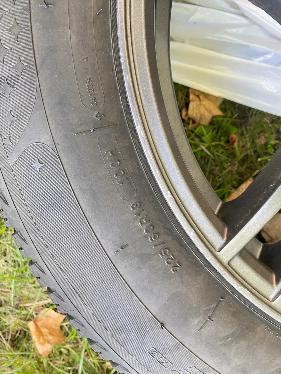 Michelin 225/60R18 Tire with Envy Wheel image indicator(3)