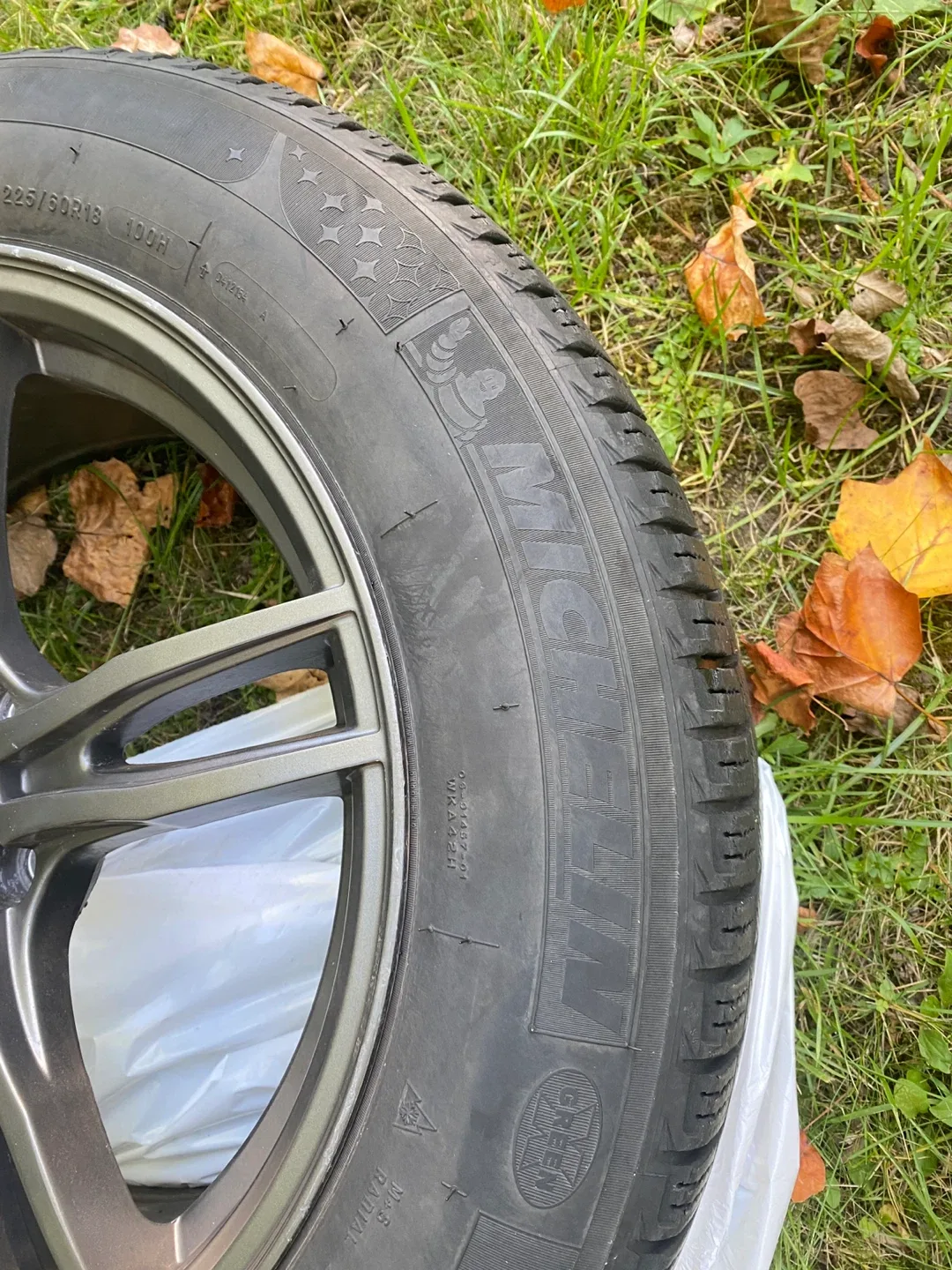 Michelin 225/60R18 Tire with Envy Wheel image indicator(6)