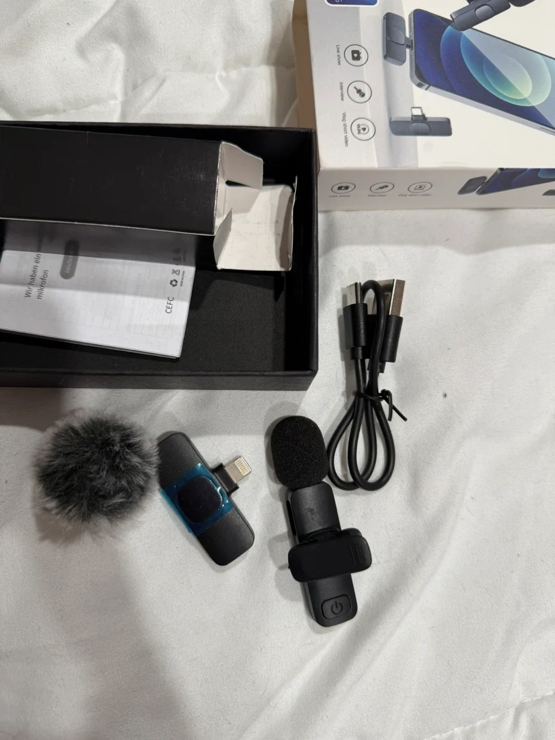 Wireless Lavalier Microphone - New in Box image indicator(3)