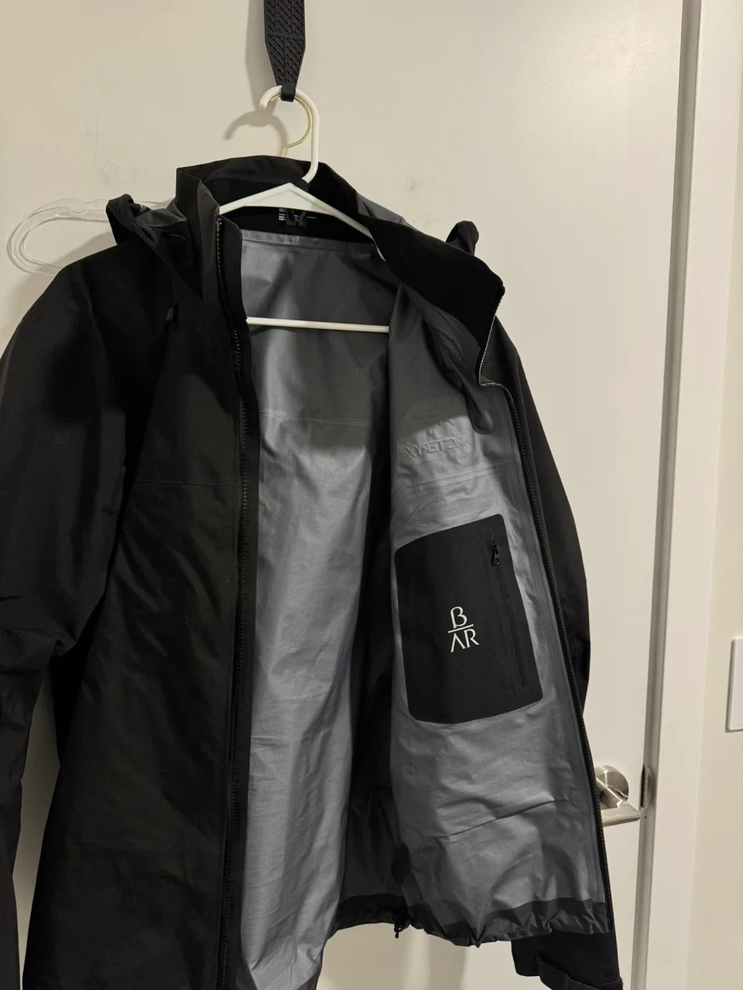 Arc'teryx Beta AR - Medium Black image indicator(2)