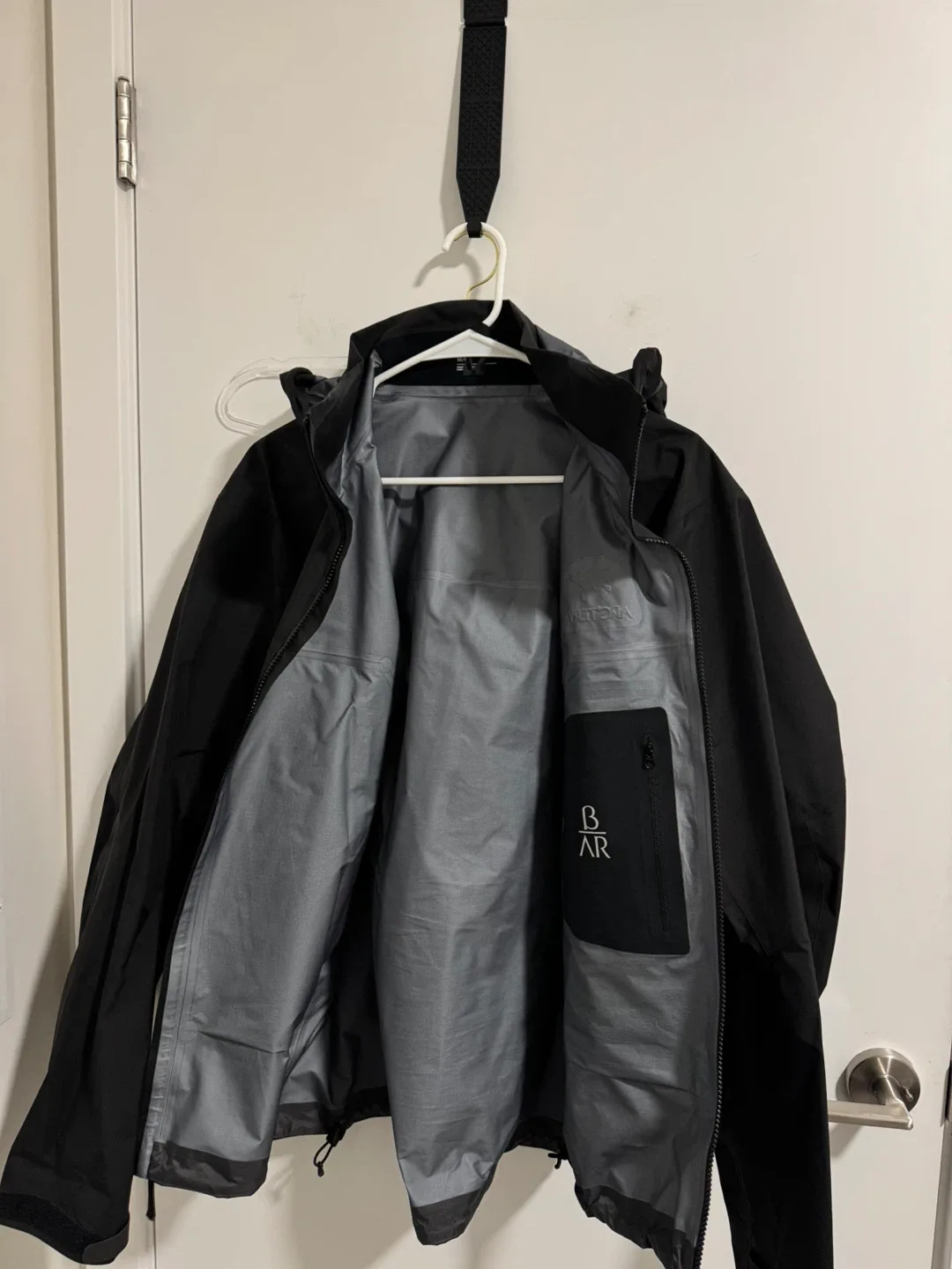 Arc'teryx Beta AR - Medium Black image indicator(4)