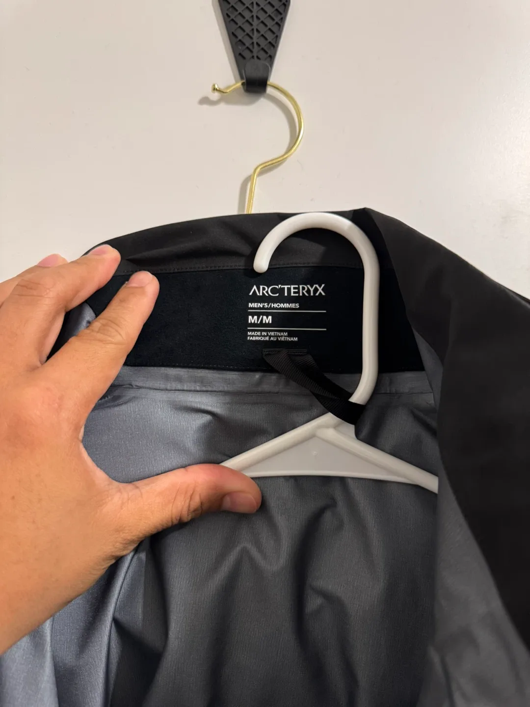Arc'teryx Beta AR - Medium Black image indicator(3)