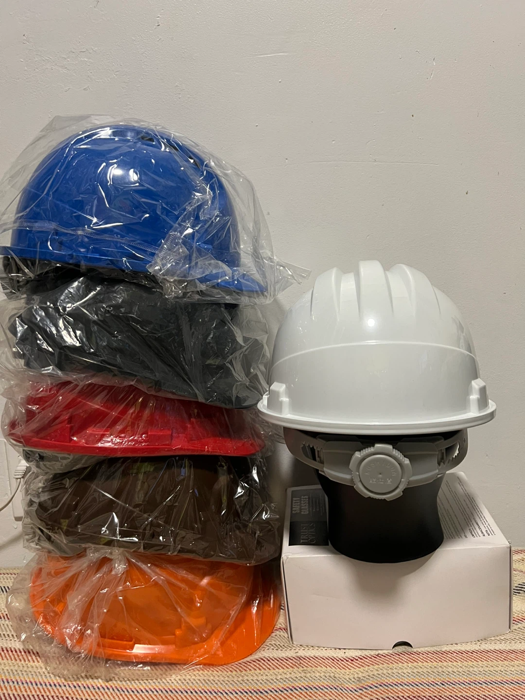 Hard Hats - Multi Color  cascos para construcción