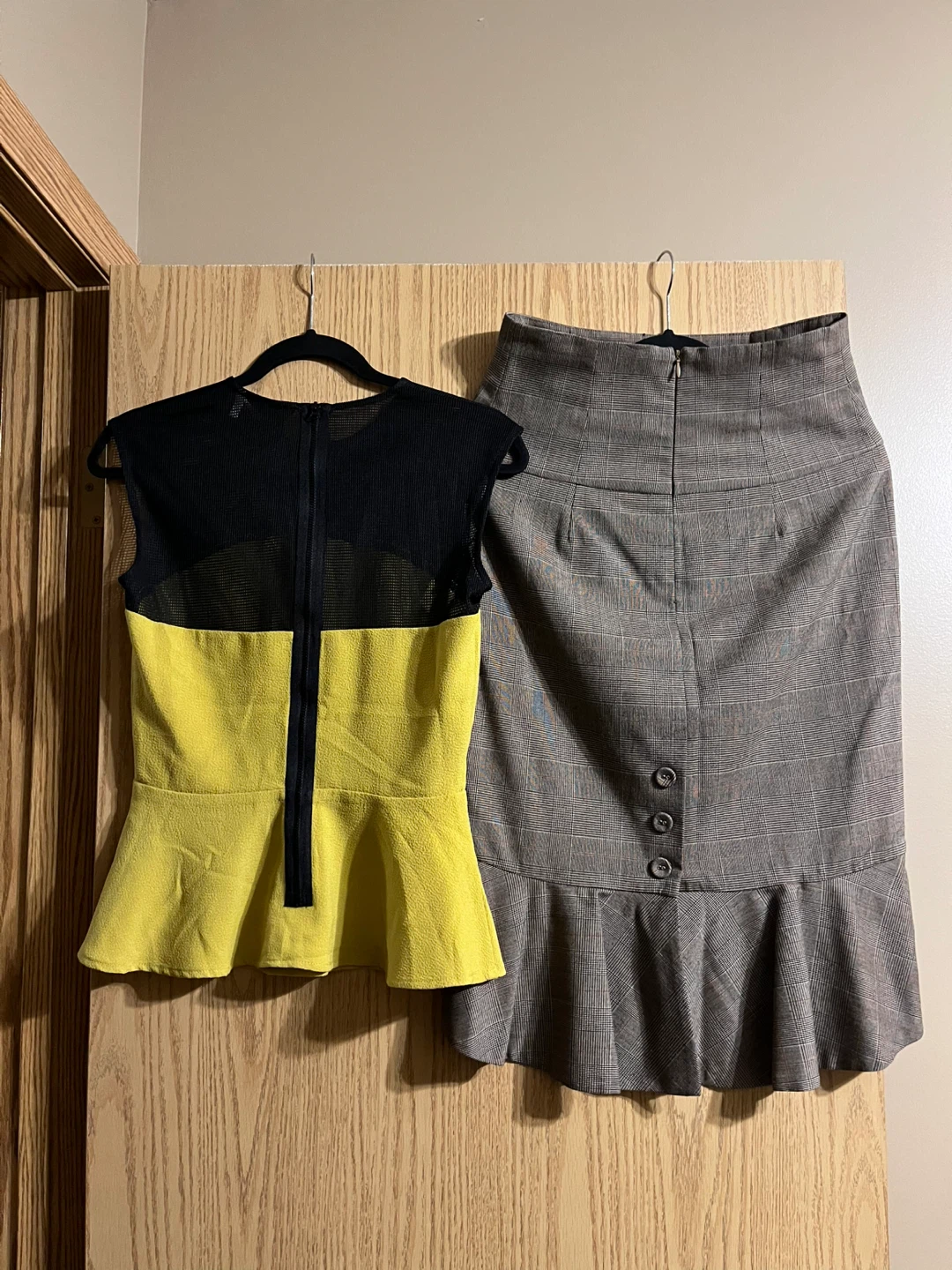 LADIES ZIPPERED SKIRT & TOP (Size 6) - photo 2