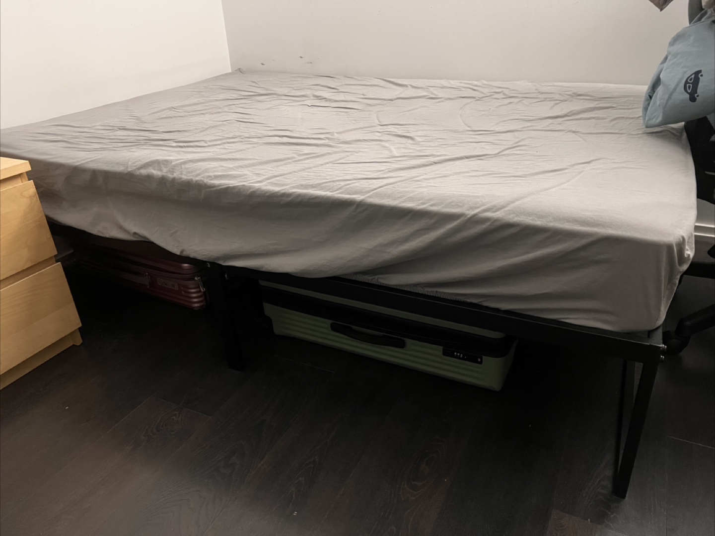 Free queen size bed and mattress