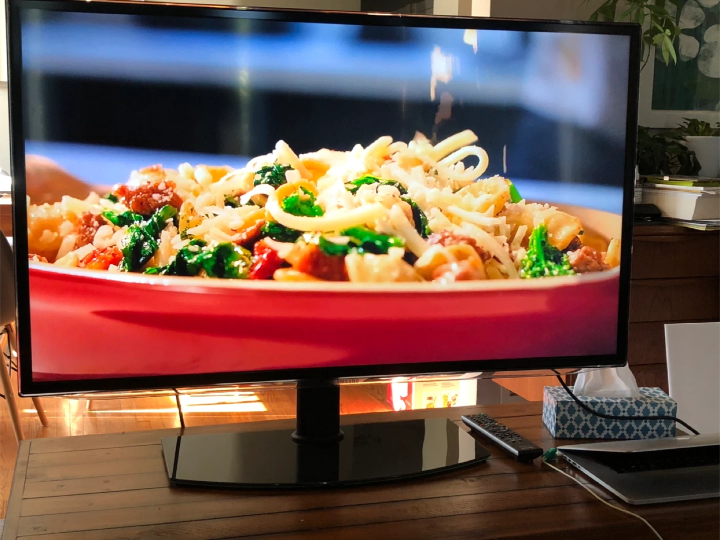 Samsung UN46ES6100 46" Smart TV - photo 2