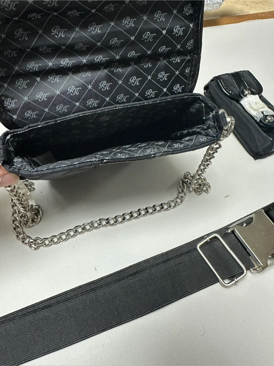 Paris Hilton Black Quilted Crossbody Bag image indicator(7)