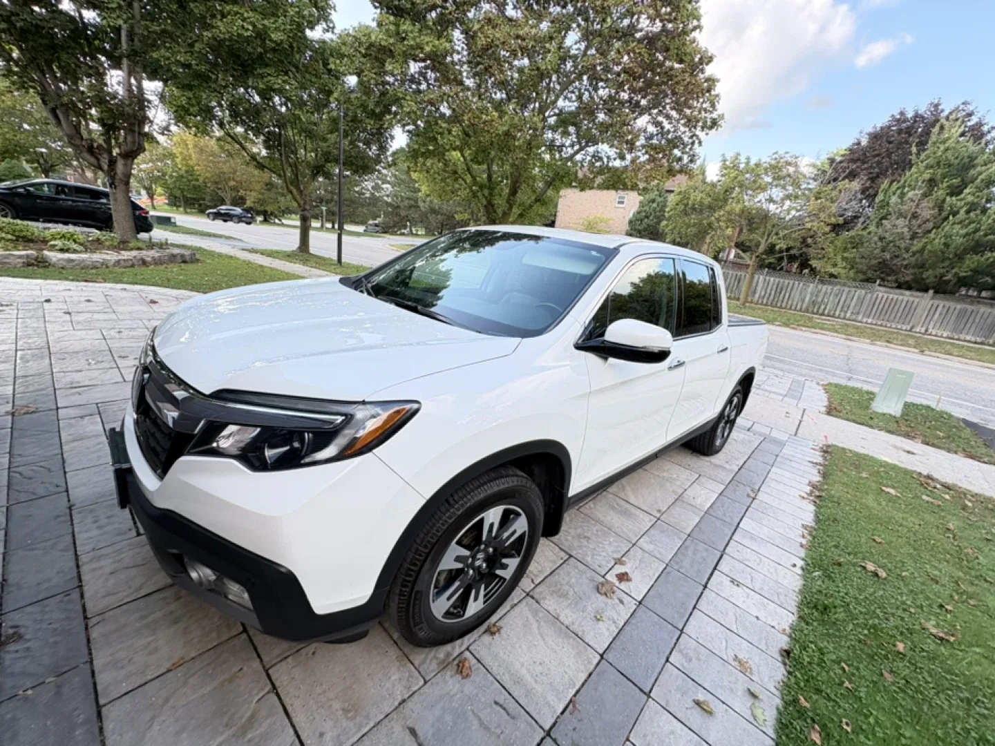 2020 Honda Ridgeline touring edition - White image indicator(3)