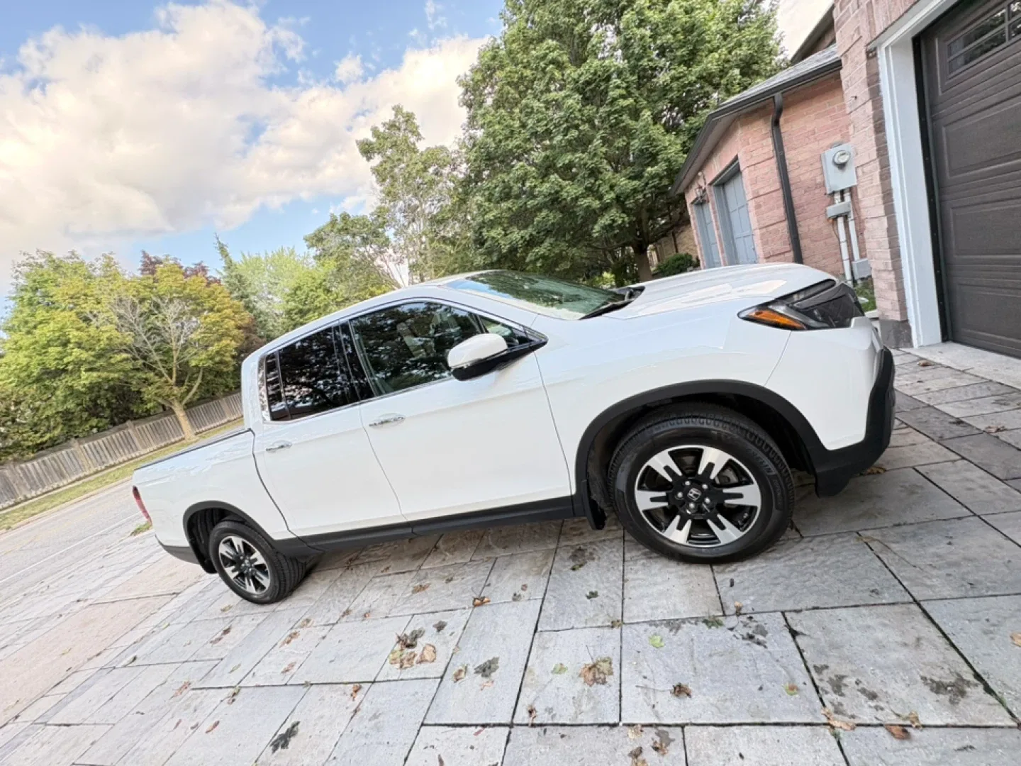 2020 Honda Ridgeline touring edition - White image indicator(4)