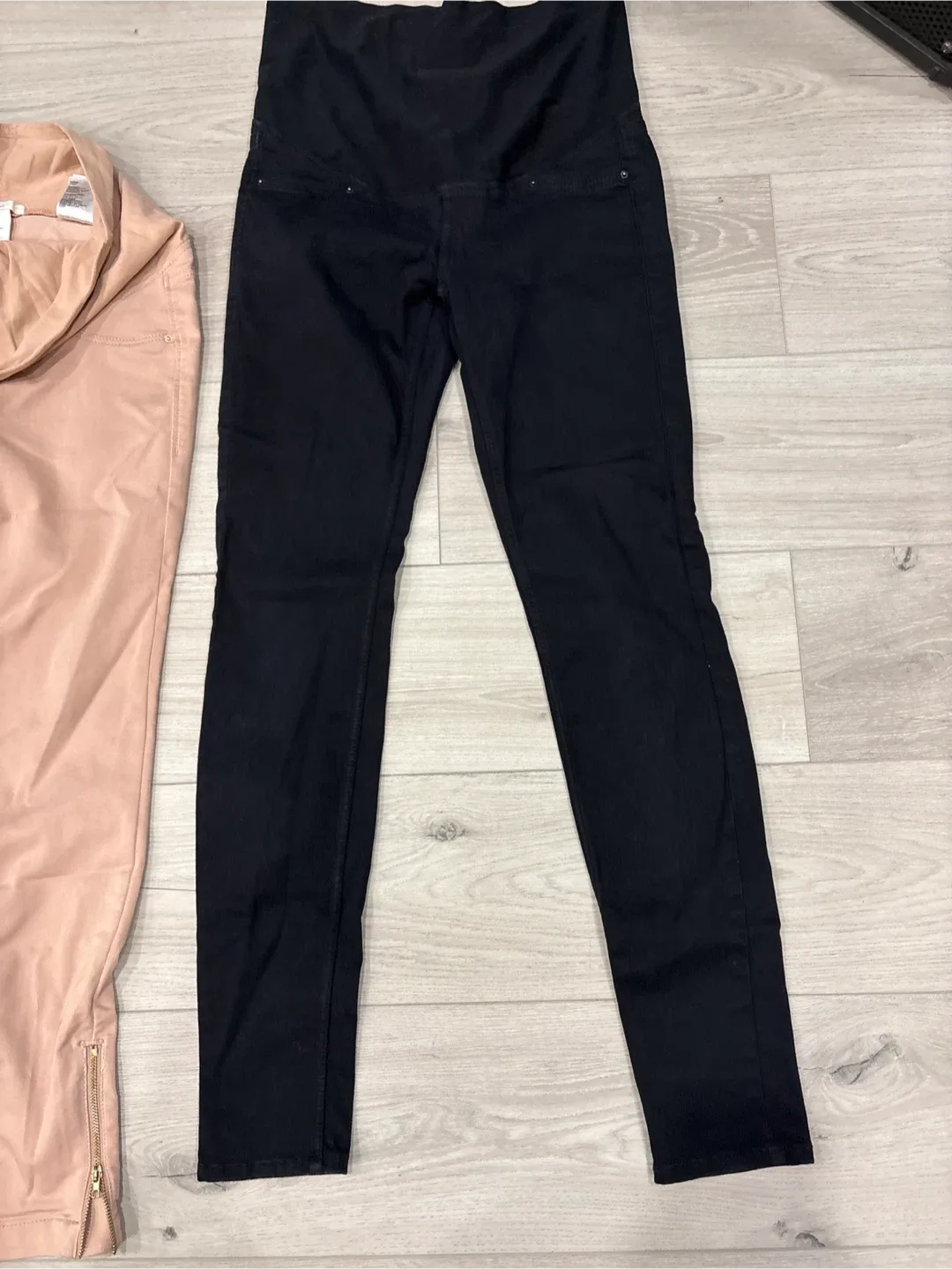 H&M Maternity Pants - Black & Pink image indicator(3)