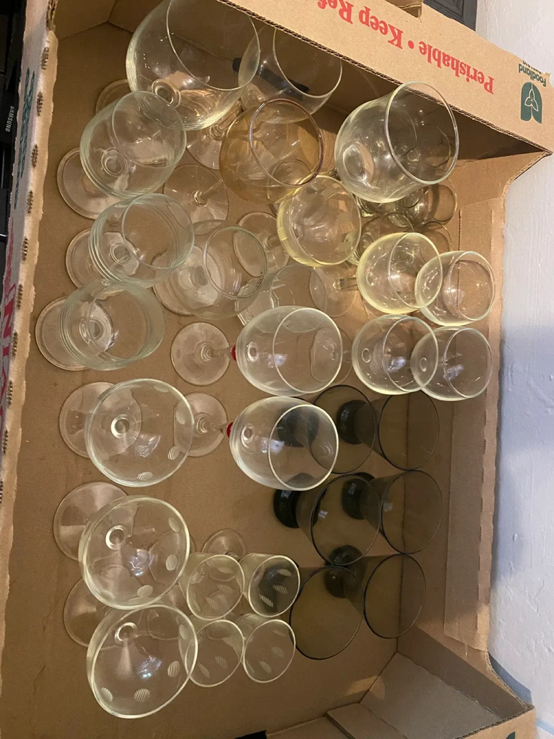 Crystal Glasses & Bowls Set image indicator(4)