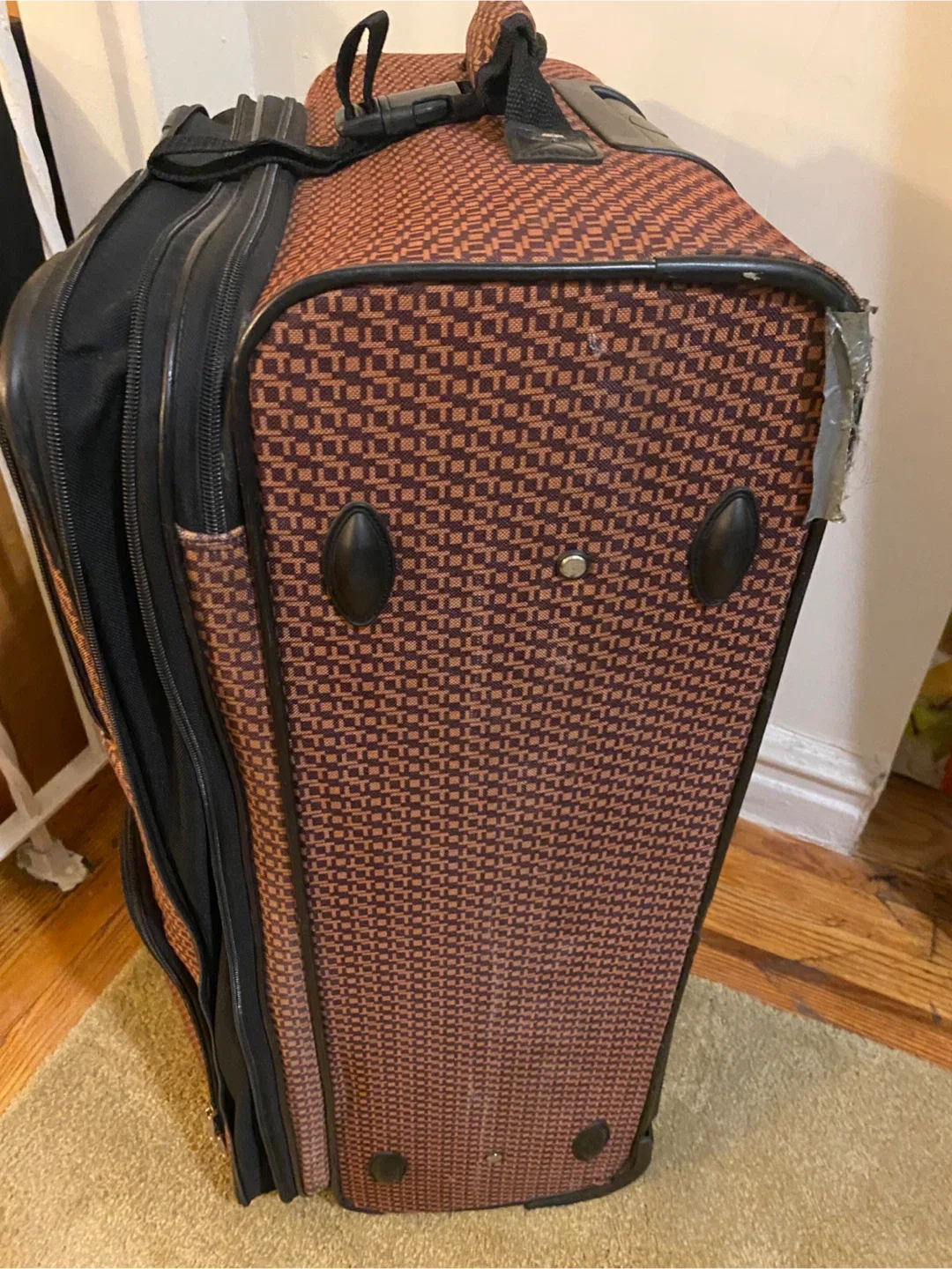 Two Suitcases- 27L x 18W x 9B inches image indicator(8)