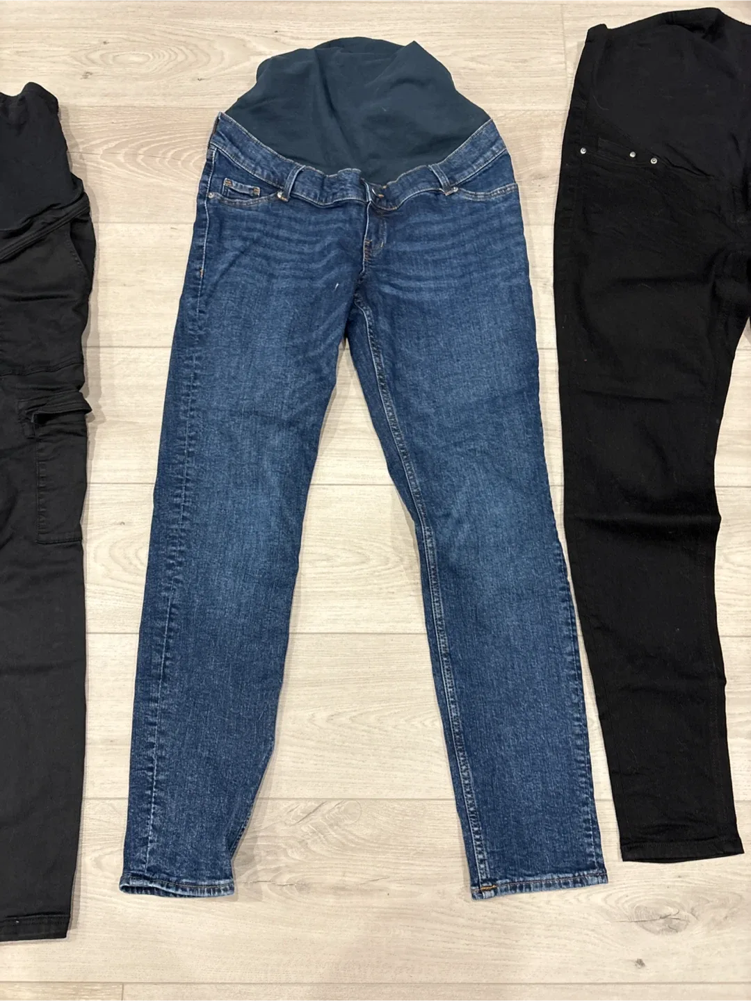 H&M Mama Maternity Jeans - Size M image indicator(2)