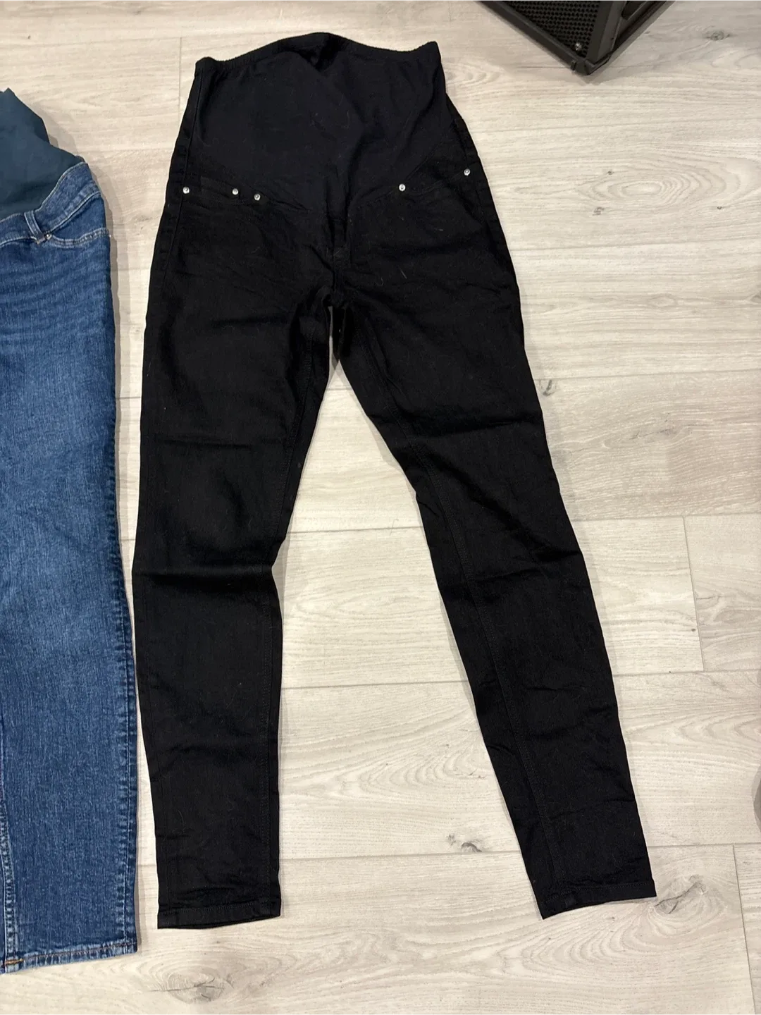 H&M Mama Maternity Jeans - Size M image indicator(3)