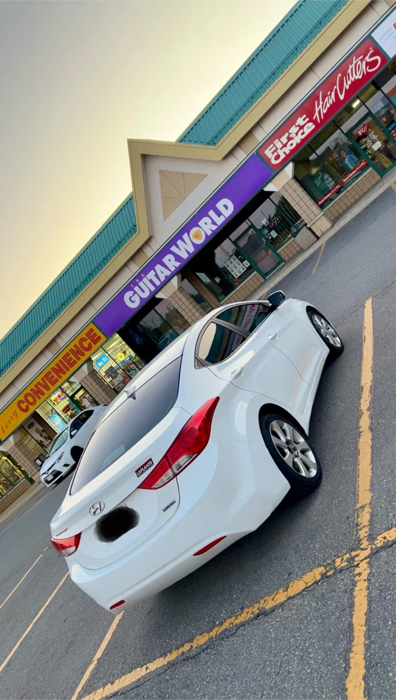 White Hyundai Elantra