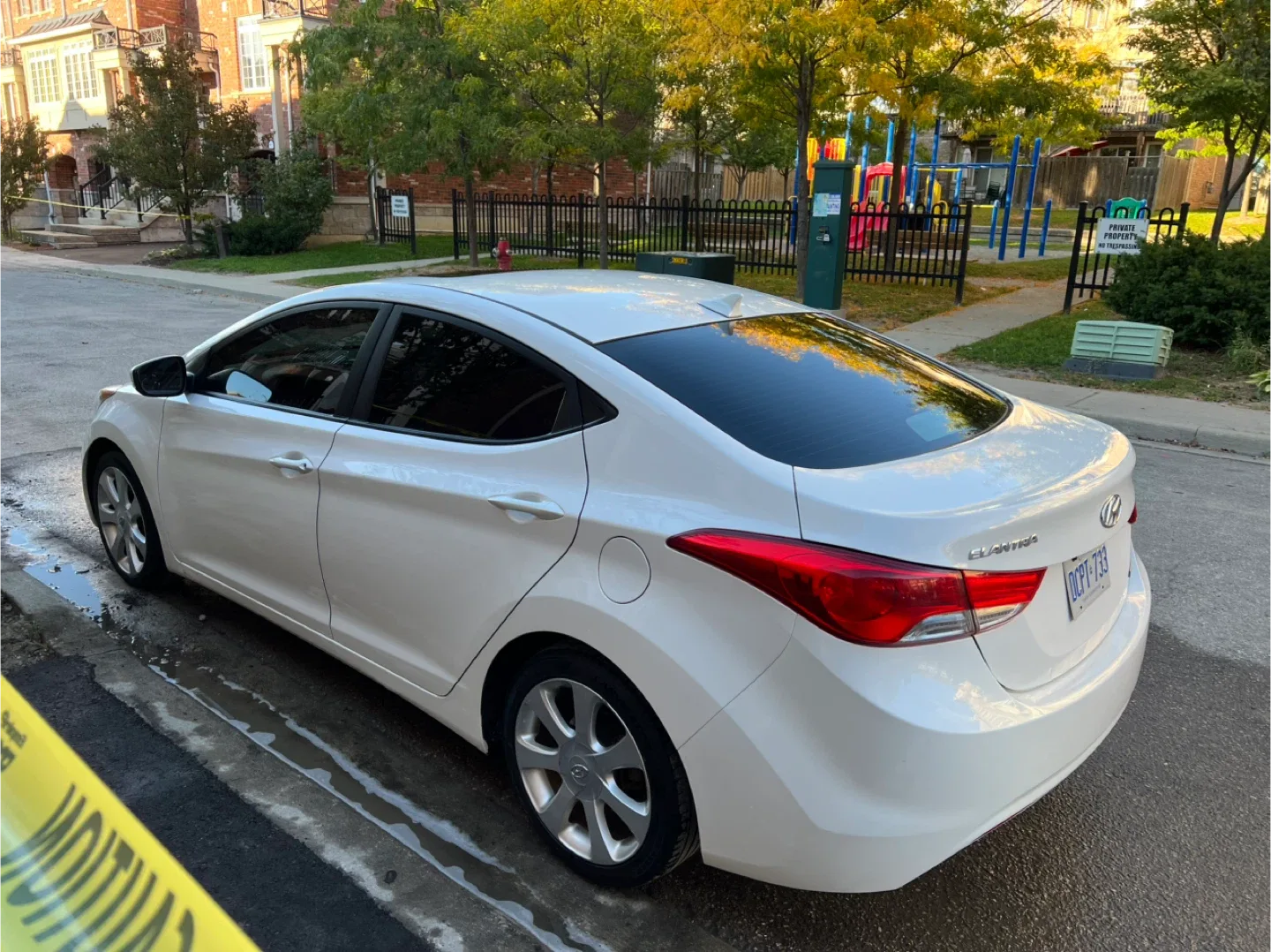 White Hyundai Elantra image indicator(7)