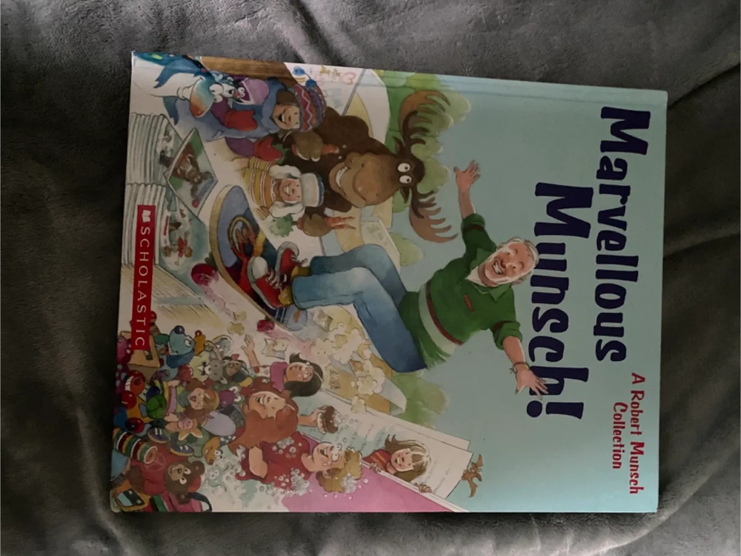 Camping gear, sports hats, books image indicator(8)