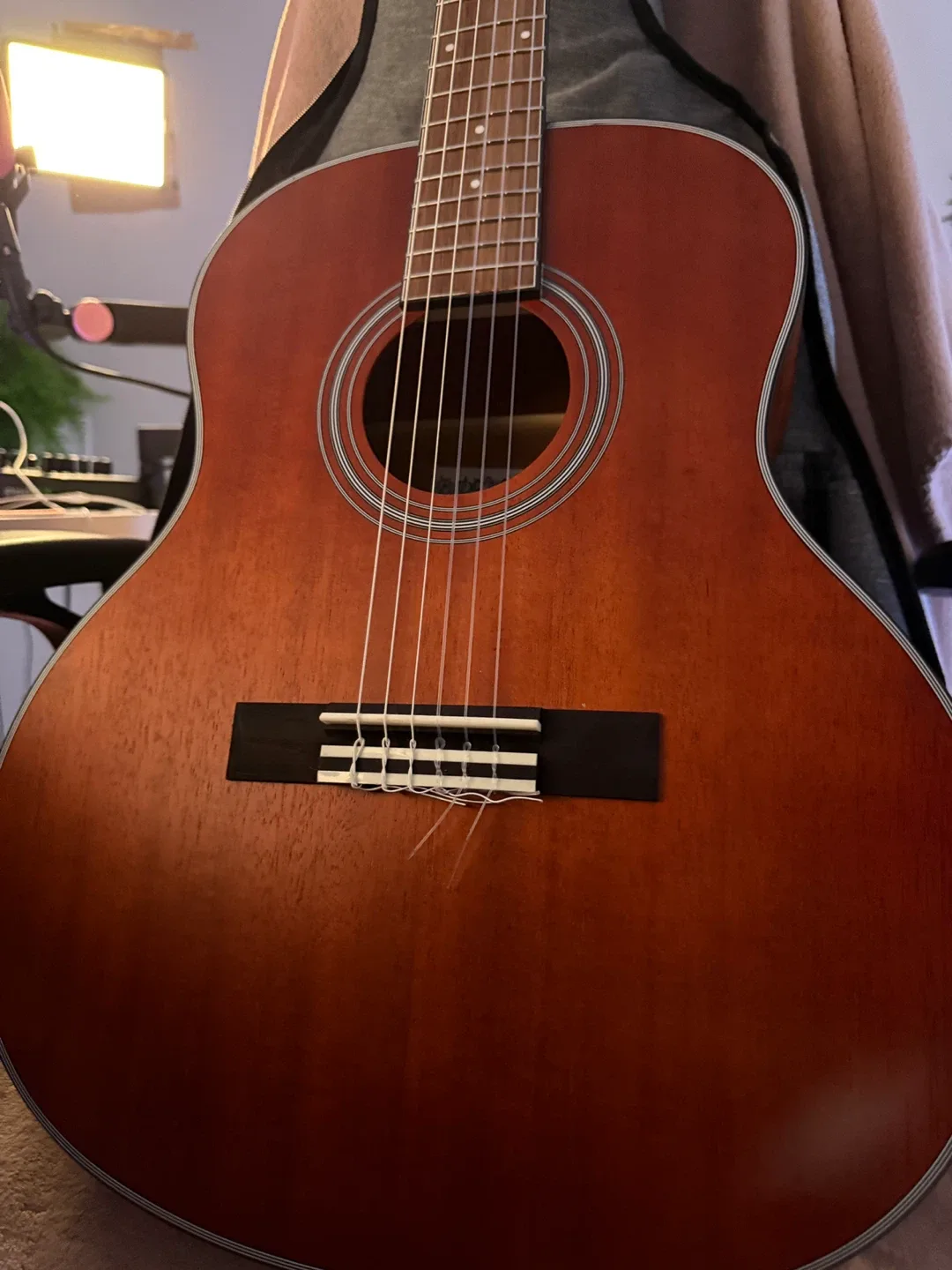 Aklot Acoustic Guitar with Carrying Case image indicator(2)