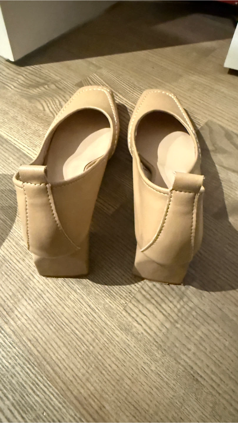 Like New Lambskin Beige Block Heel Pumps - photo 3