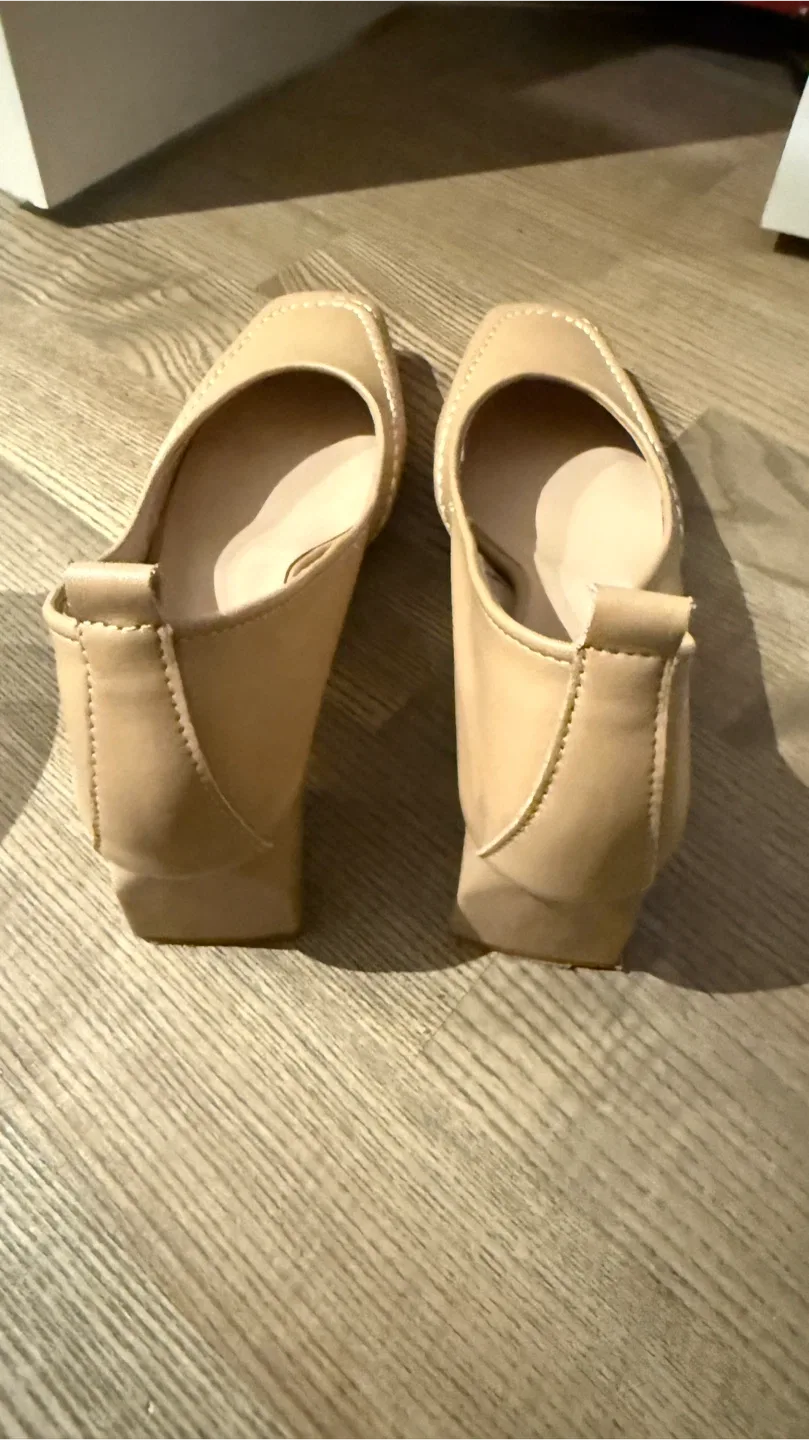 Like New Lambskin Beige Block Heel Pumps image indicator(3)