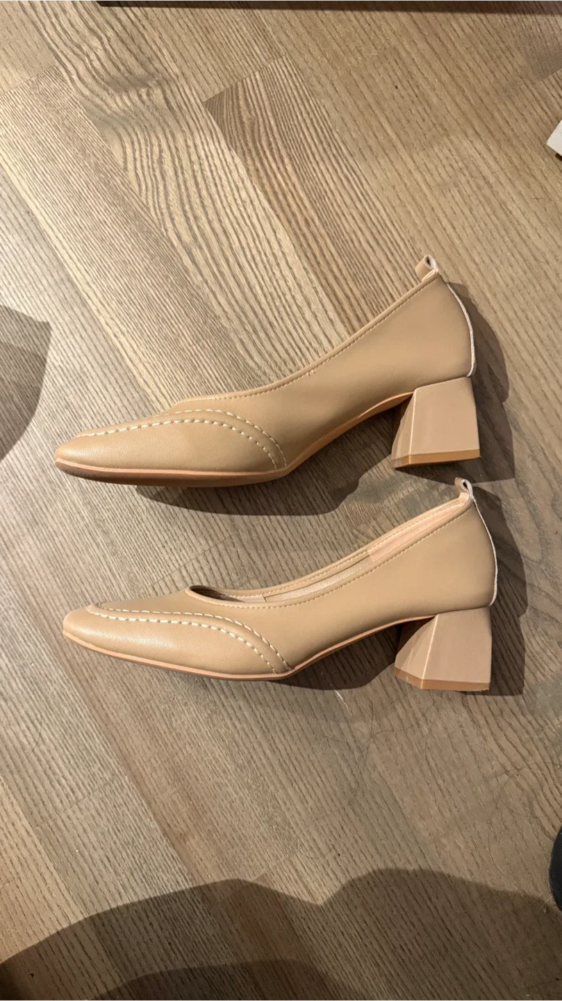 Like New Lambskin Beige Block Heel Pumps image indicator(2)