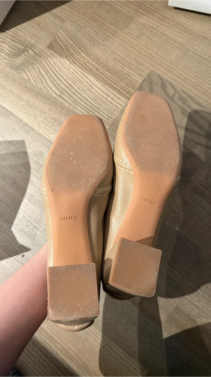 Like New Lambskin Beige Block Heel Pumps image indicator(6)