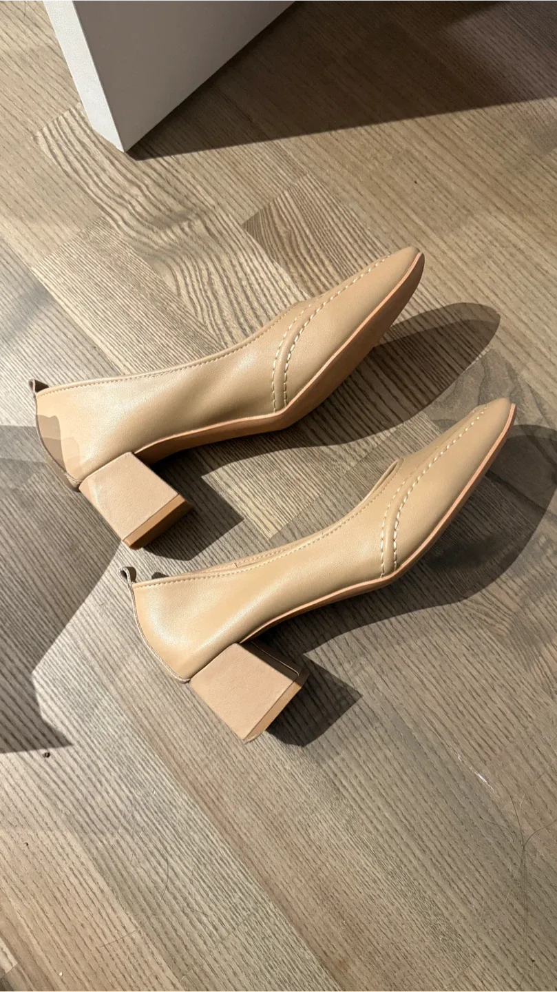 Like New Lambskin Beige Block Heel Pumps image indicator(5)