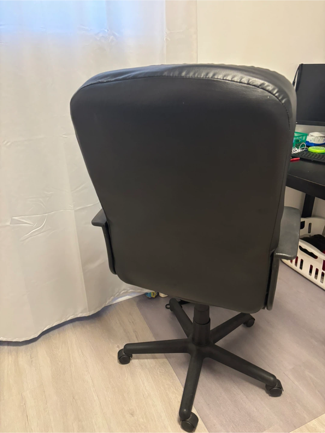 Super comfortable Office Chair – Great Support & Smooth Roll