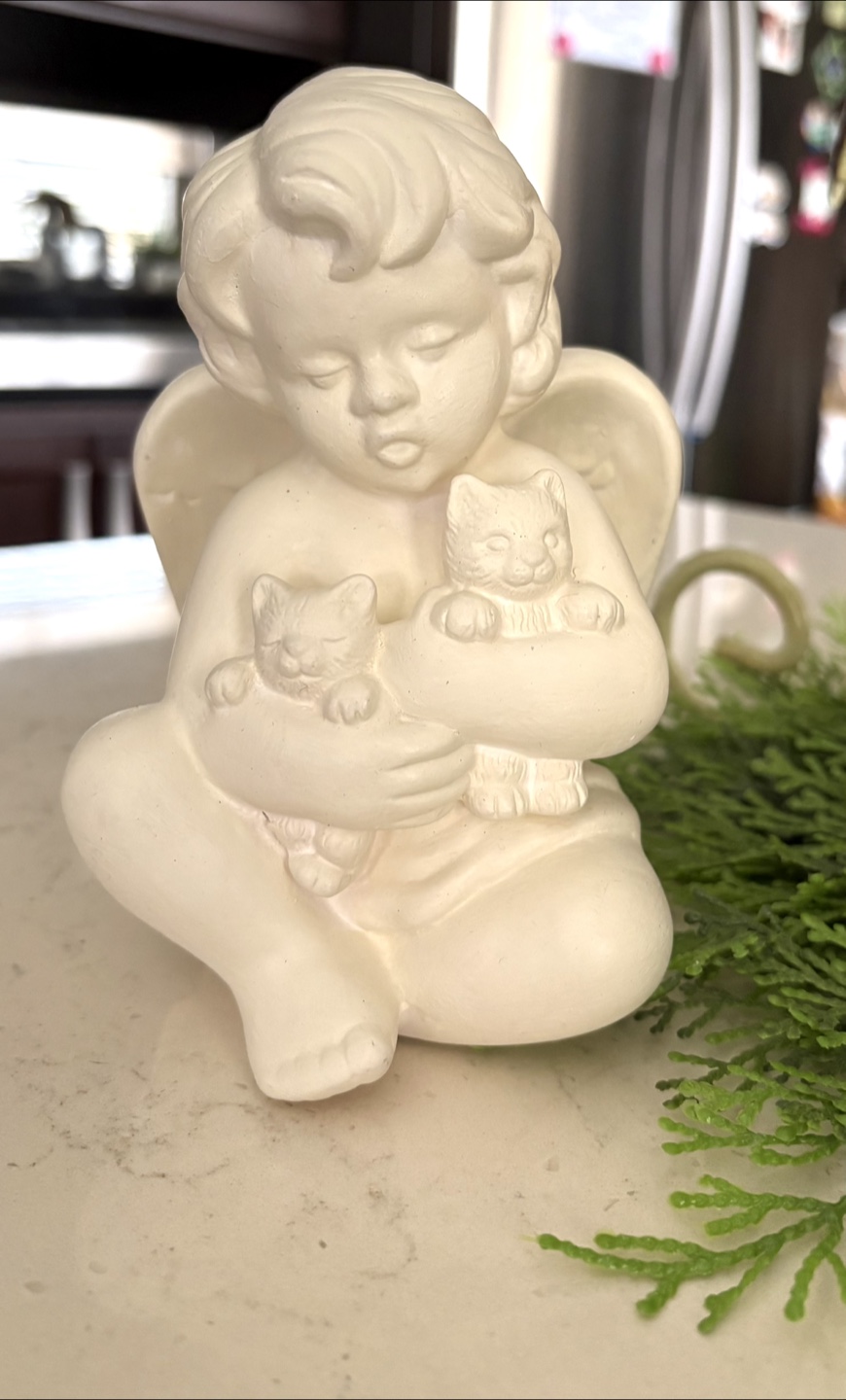 Clay Angel Figurine Holding 2 Lovely Cats - photo 2