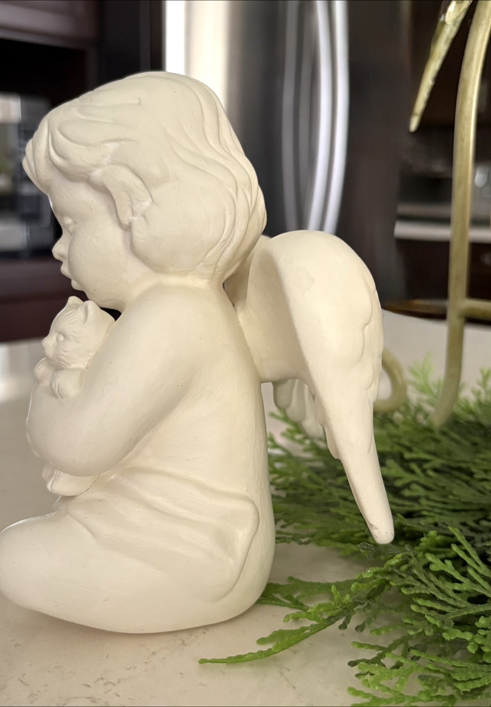 Clay Angel Figurine Holding 2 Lovely Cats - photo 3
