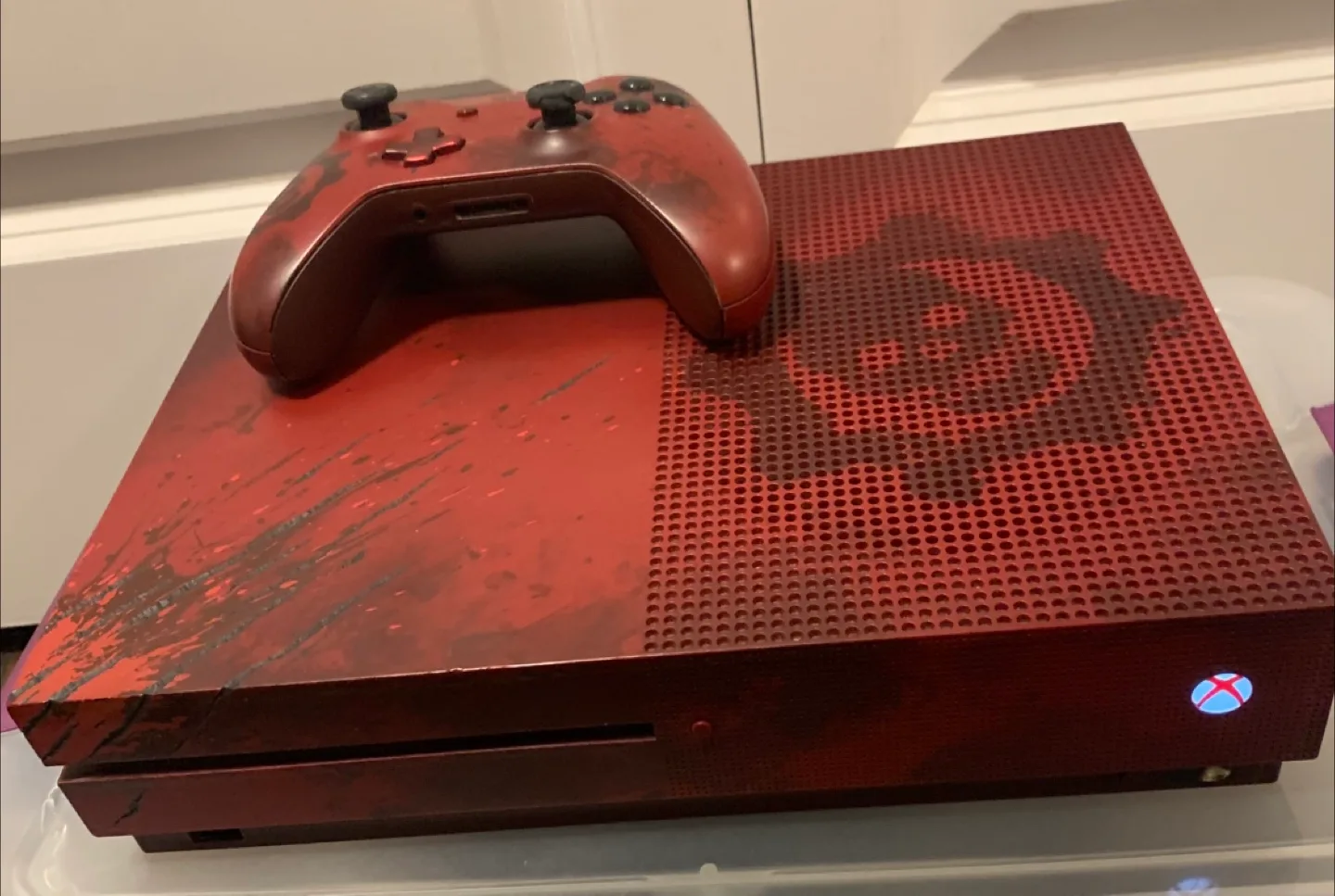 Xbox One S Gears of War Limited Edition image indicator(2)