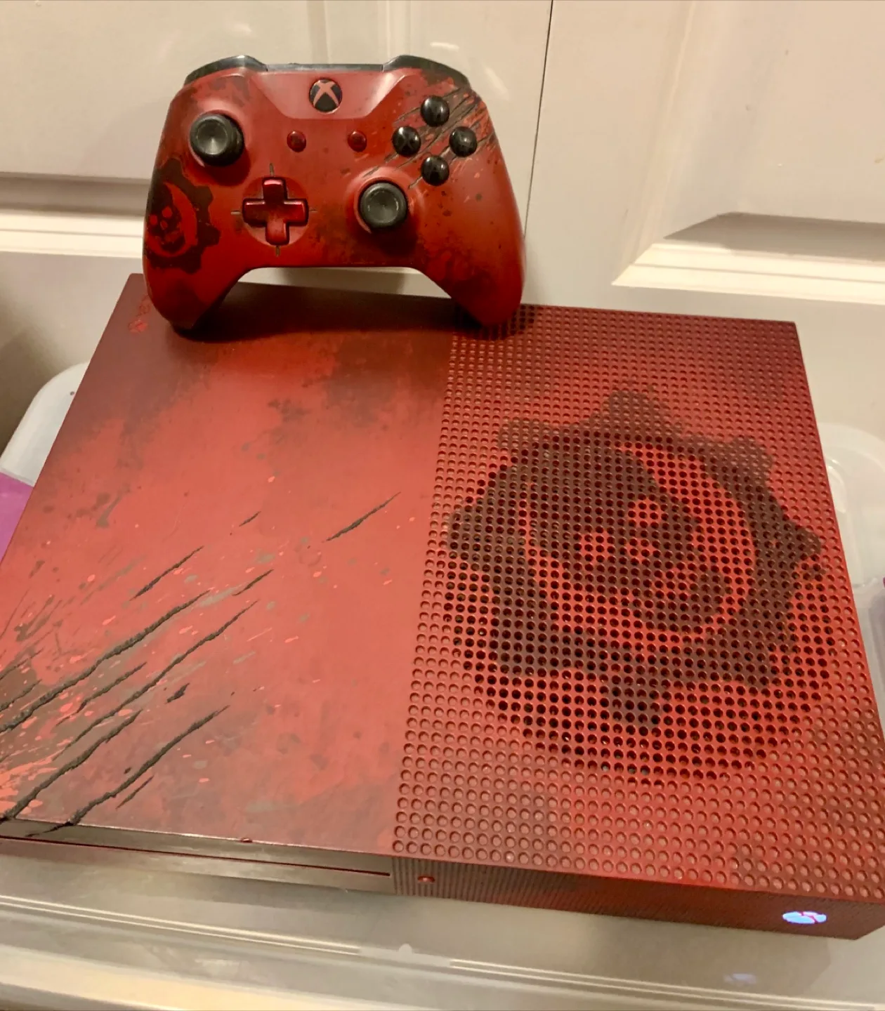 Xbox One S Gears of War Limited Edition image indicator(3)