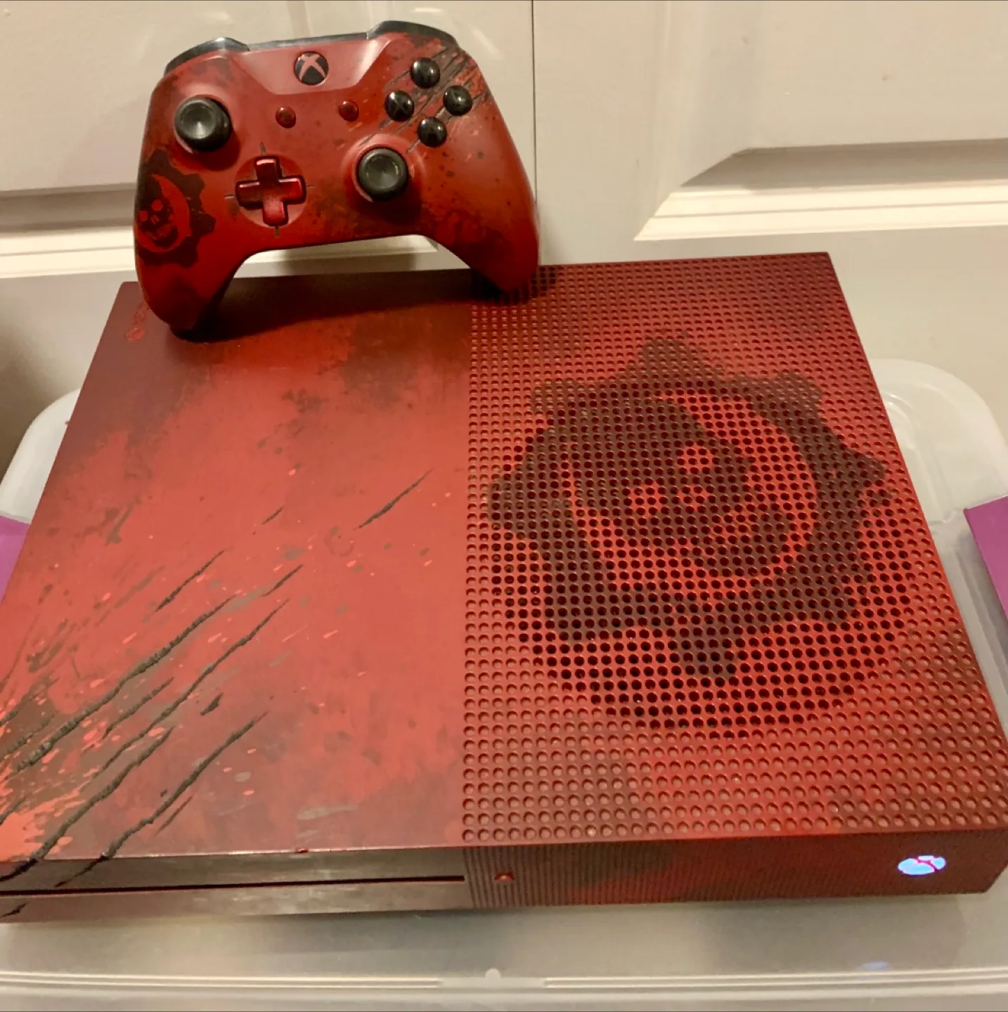 Xbox One S Gears of War Limited Edition image indicator(4)