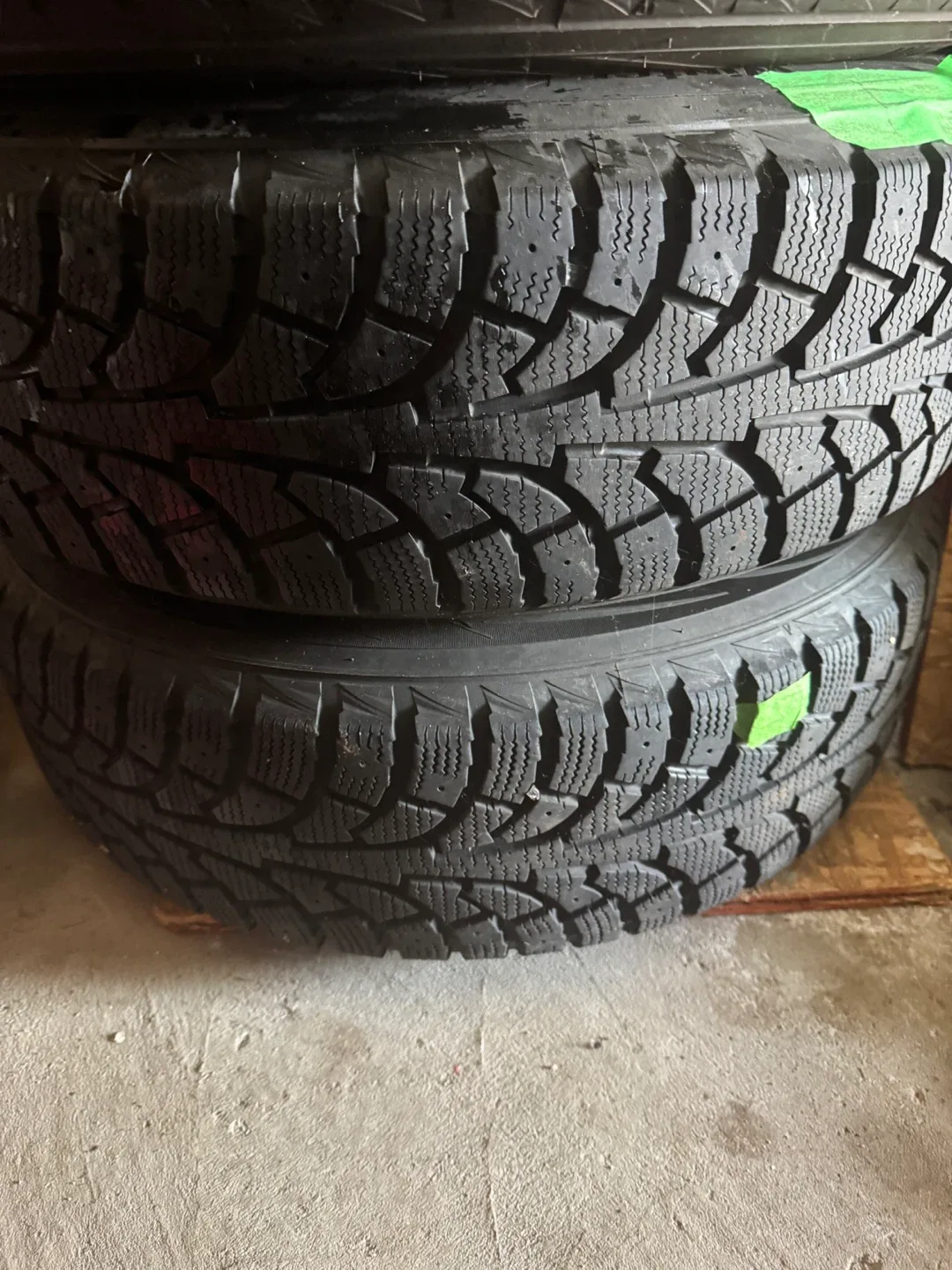 Hankook Winter Tires - Set of 4 215/65R16 image indicator(4)