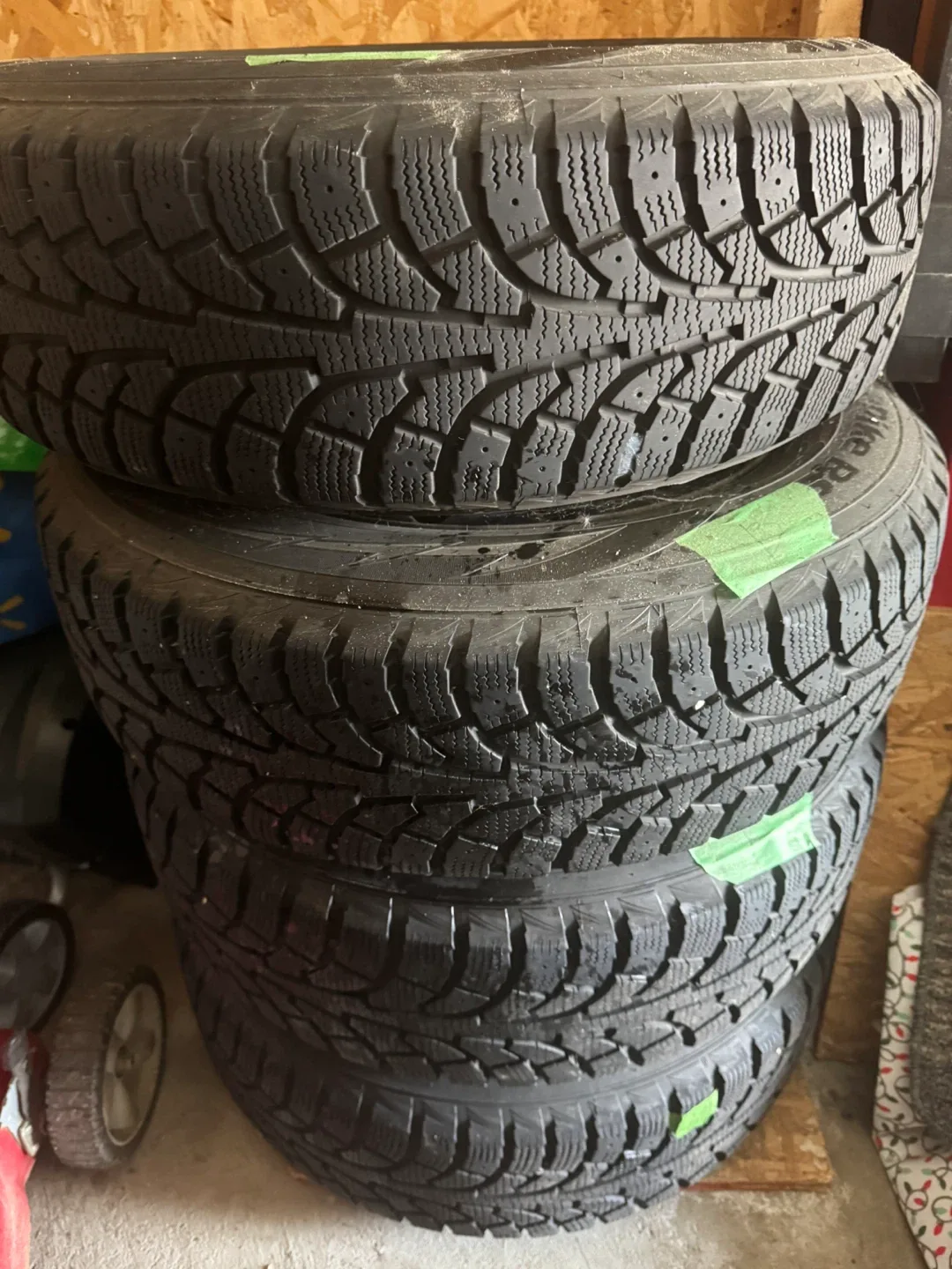 Hankook Winter Tires - Set of 4 215/65R16 image indicator(3)