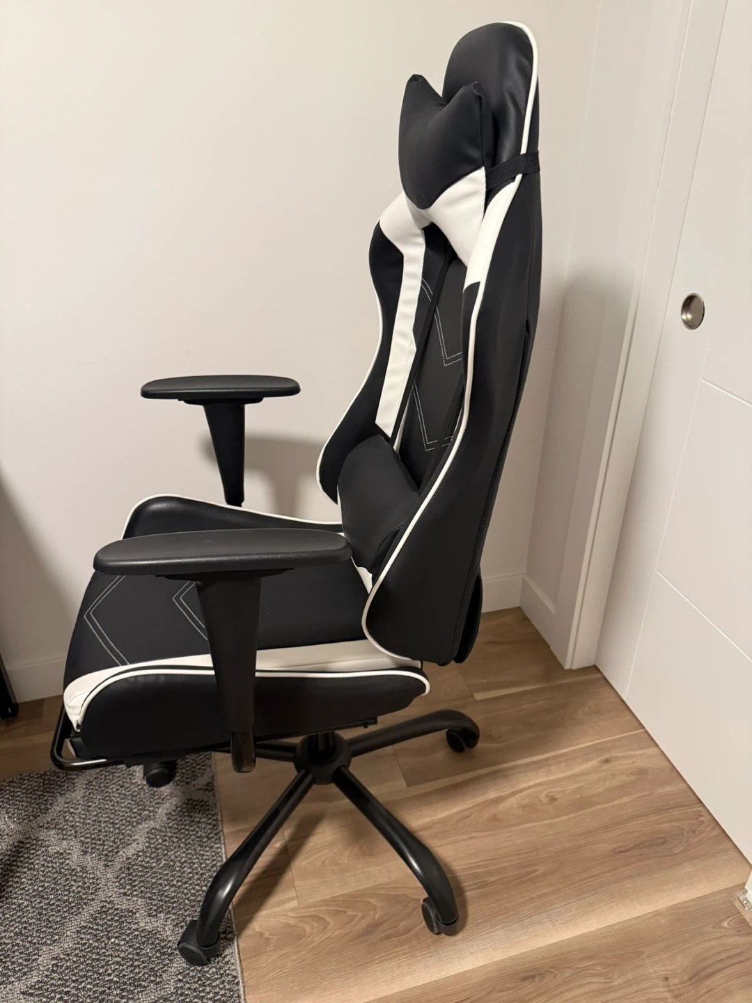 Black & White Office/Gaming Chair w/ Footrest - photo 3