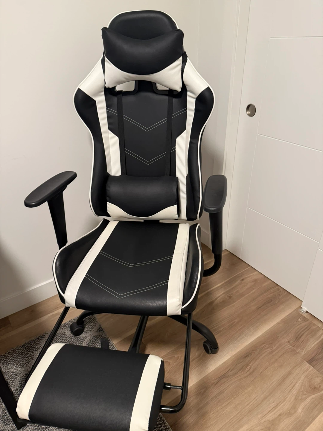 Black & White Office/Gaming Chair w/ Footrest - photo 4