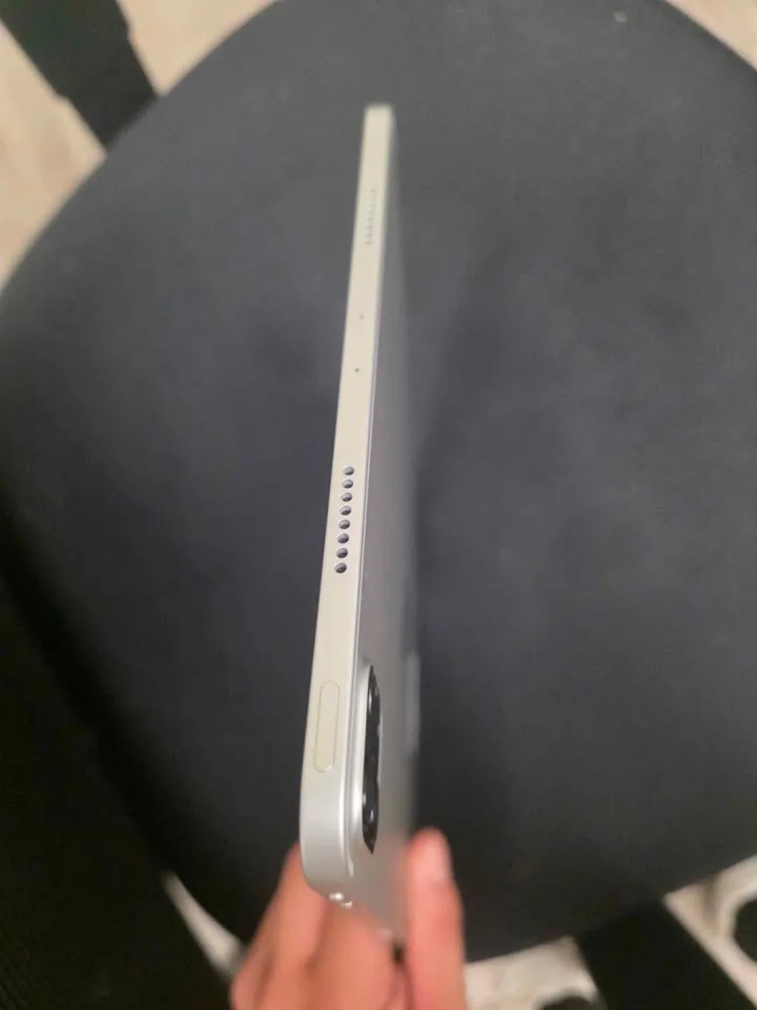 Apple iPad Pro 11-inch 128GB Silver image indicator(3)