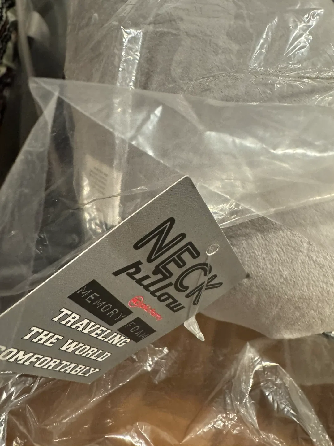 Memory Foam Neck Pillow - Traveling the World Comfortably image indicator(3)