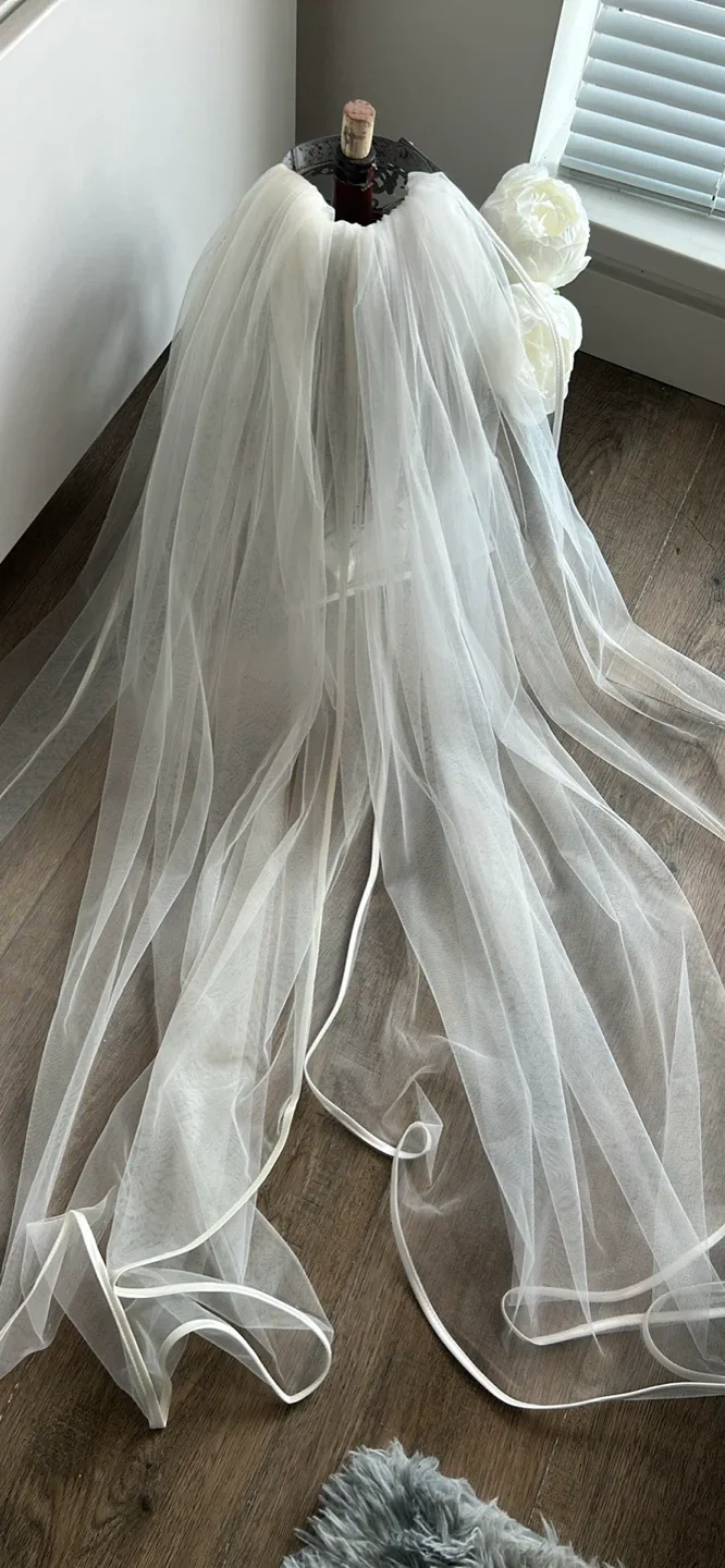 Bridal satin lined Fingertip Veil thumbnail