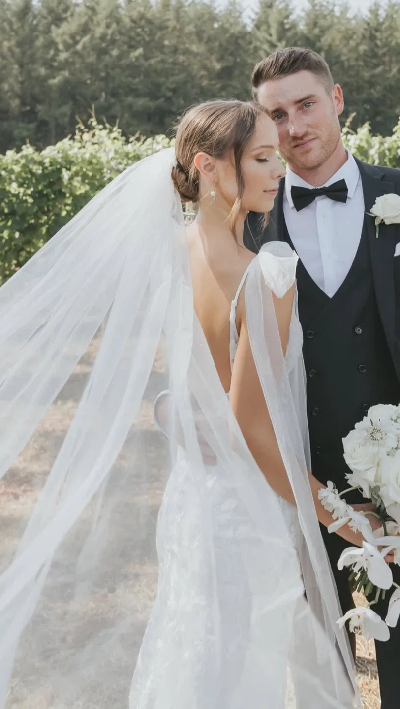 Wedding cathedral Veil soft white & ivory thumbnail