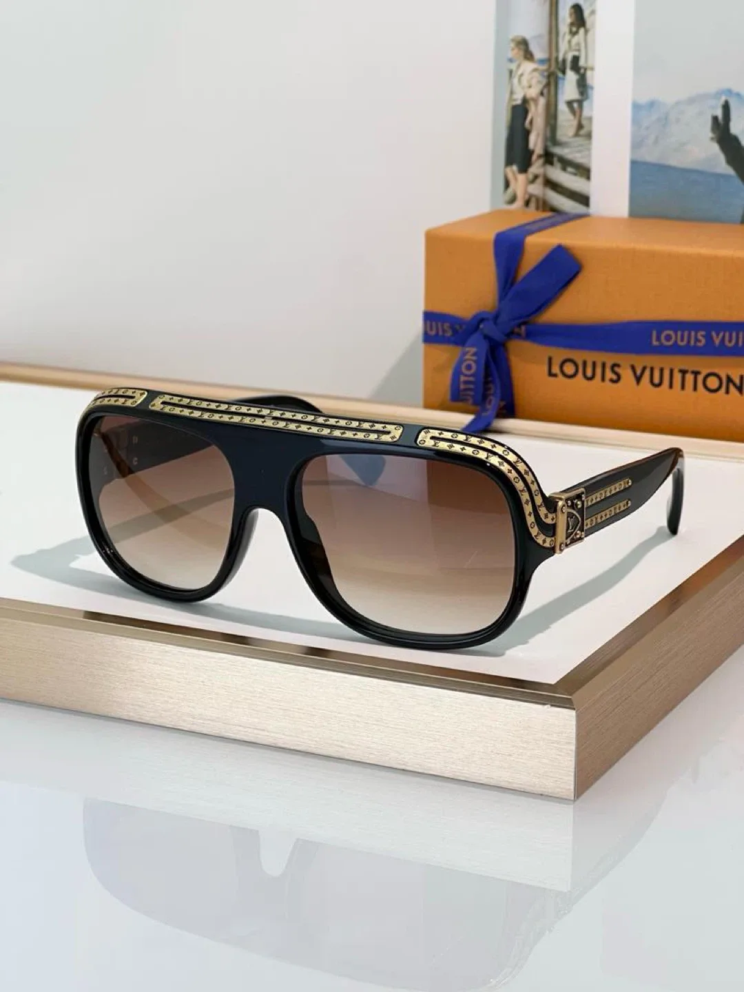 Designer Sunglasses: Louis Vuitton, Versace, Cartier image indicator(4)