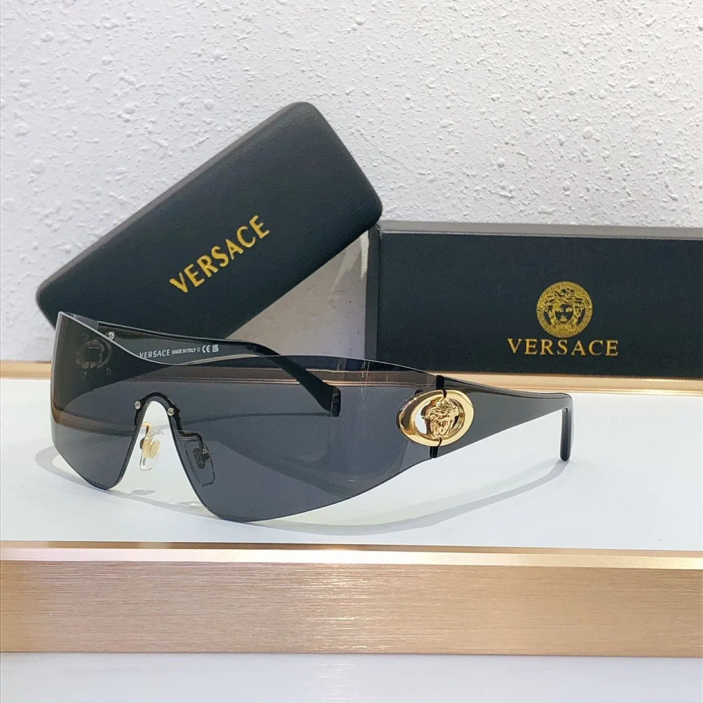 Designer Sunglasses: Louis Vuitton, Versace, Cartier image indicator(3)