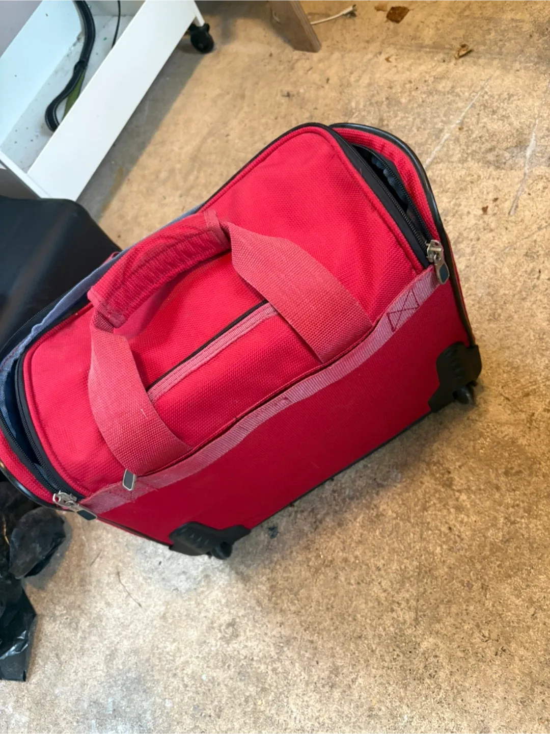 Red Rolling Suitcase Carry-On image indicator(4)