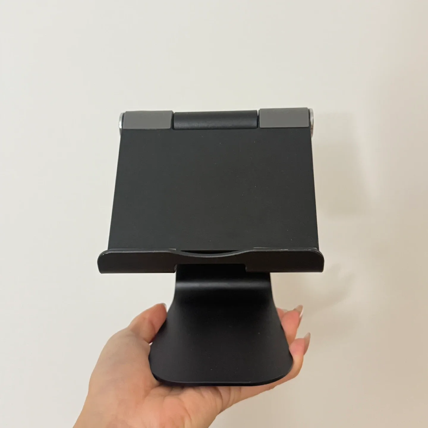 Black Adjustable Phone/Tablet Stand image indicator(2)