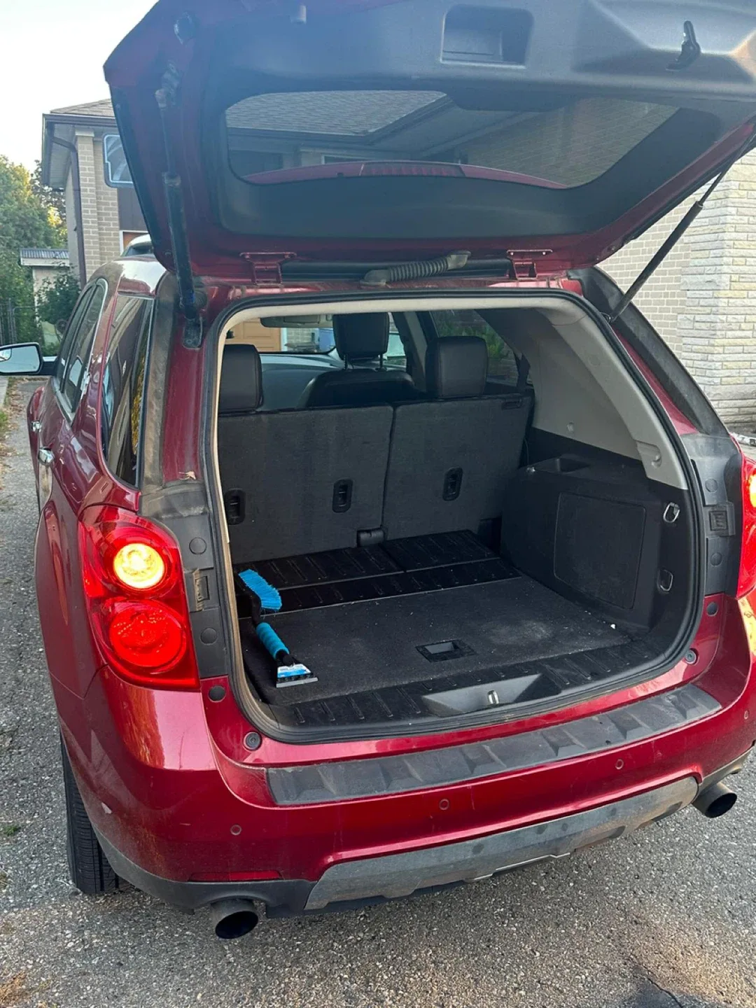 Red Chevrolet Equinox LTZ SUV image indicator(6)