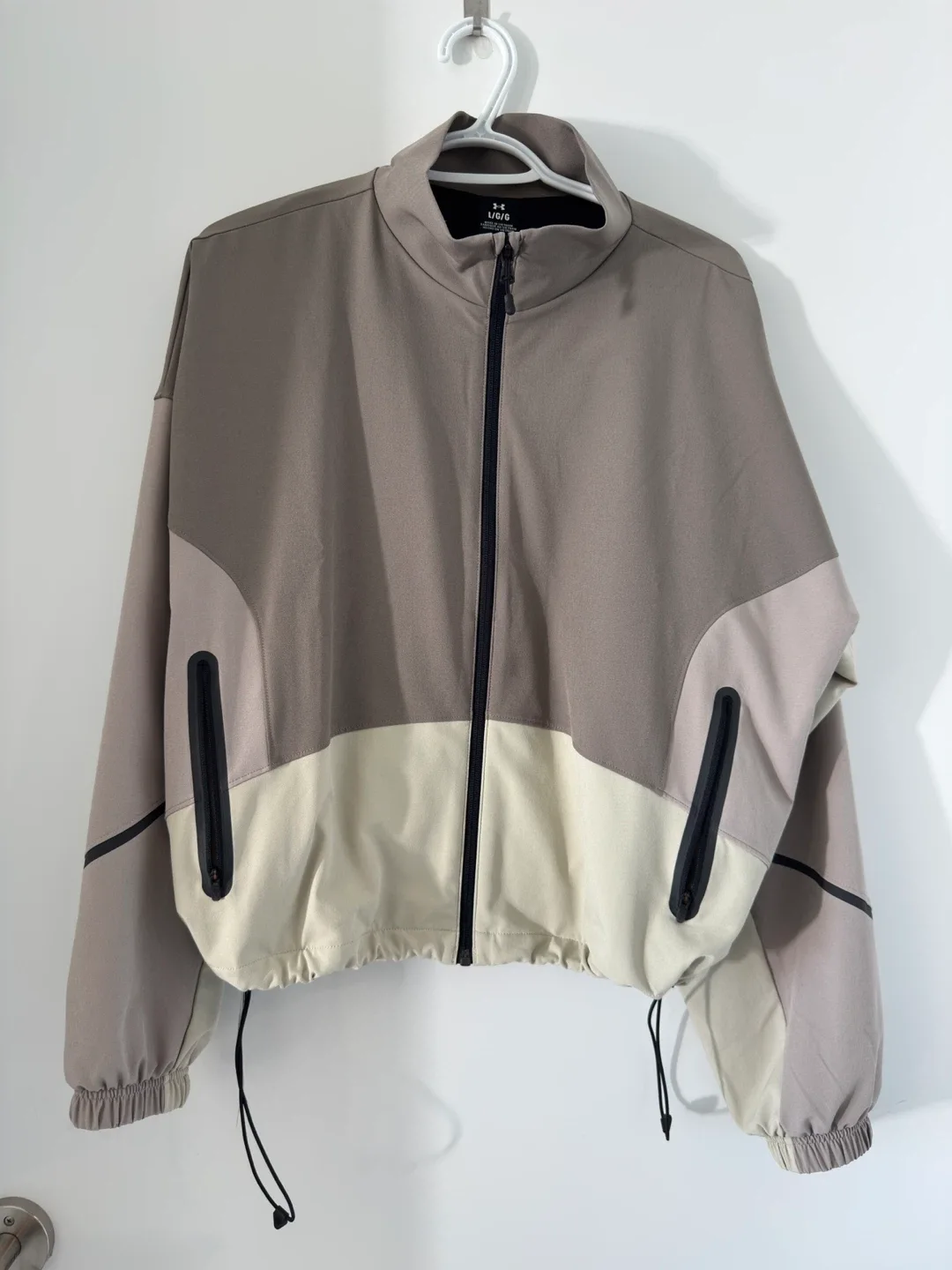 Under Armour Jacket - Size L thumbnail