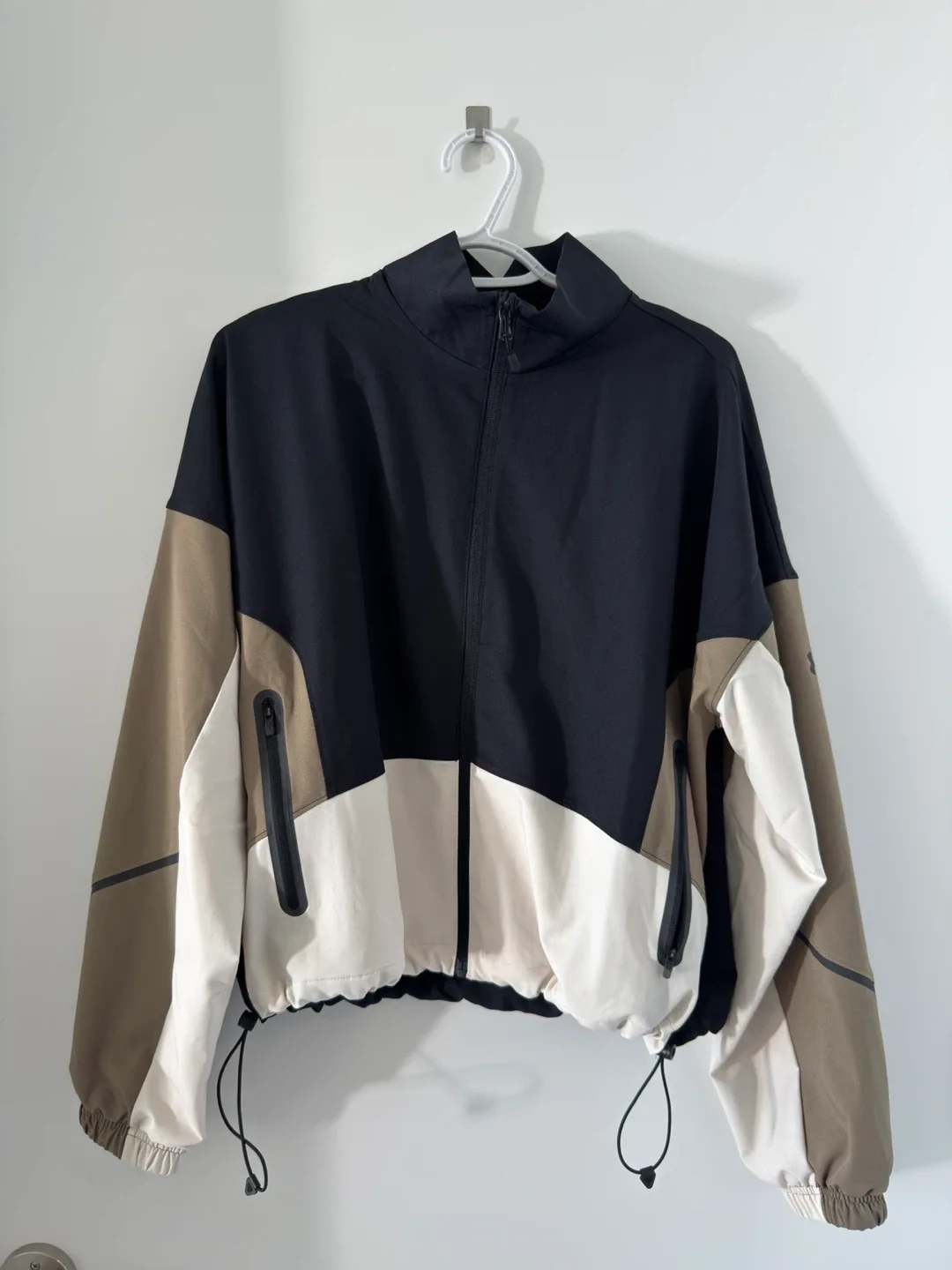 Under Armour Jacket - Size L image indicator(4)