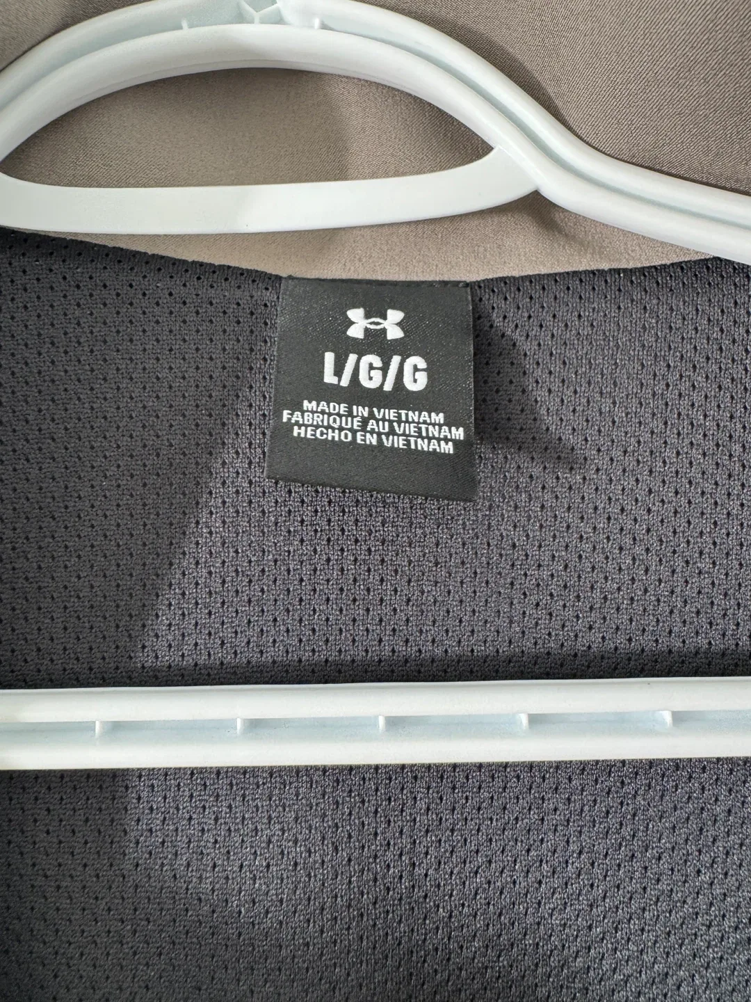 Under Armour Jacket - Size L image indicator(3)
